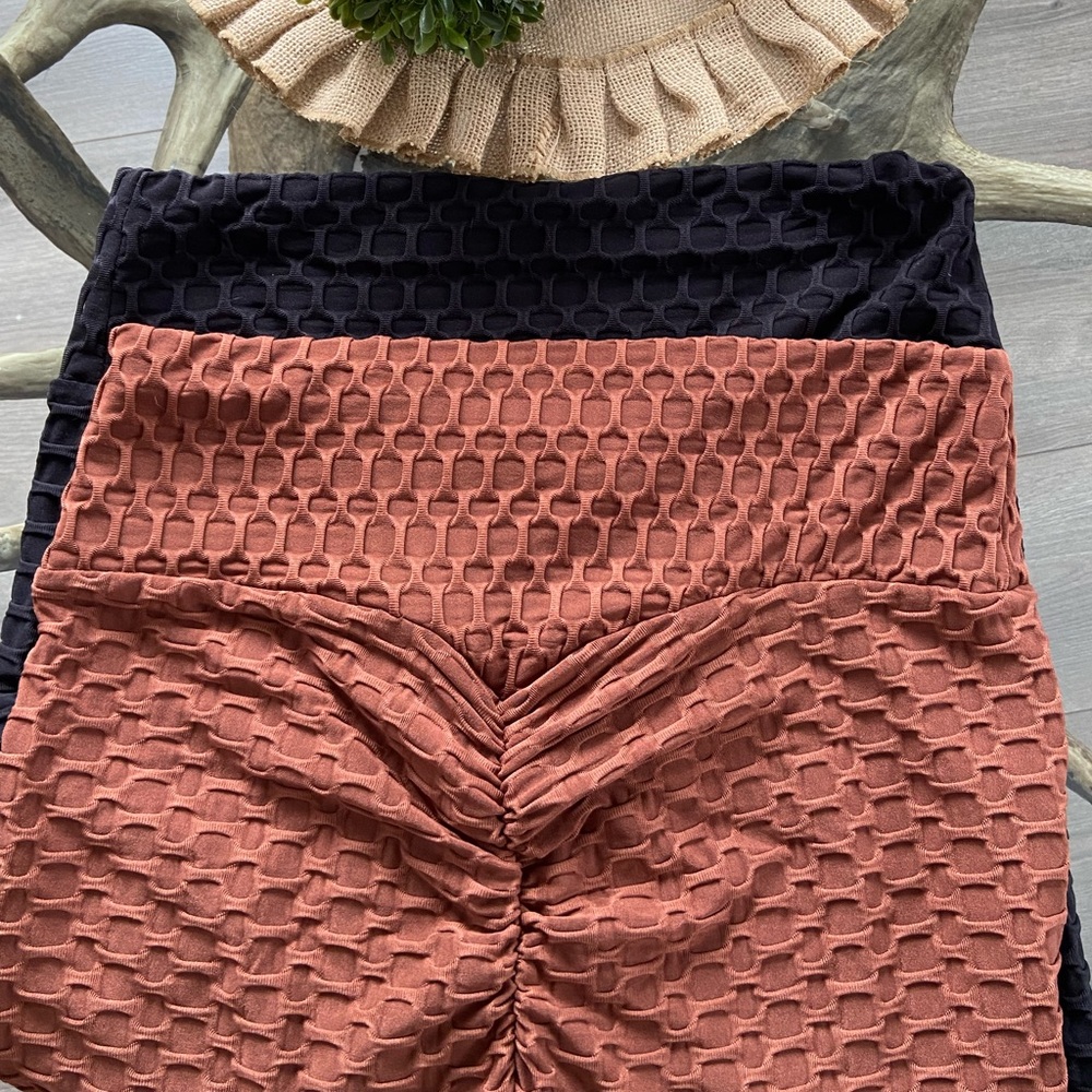 2 PACK Shosho ruched honeycomb TikTok leggings. Rust orange and Black. XL